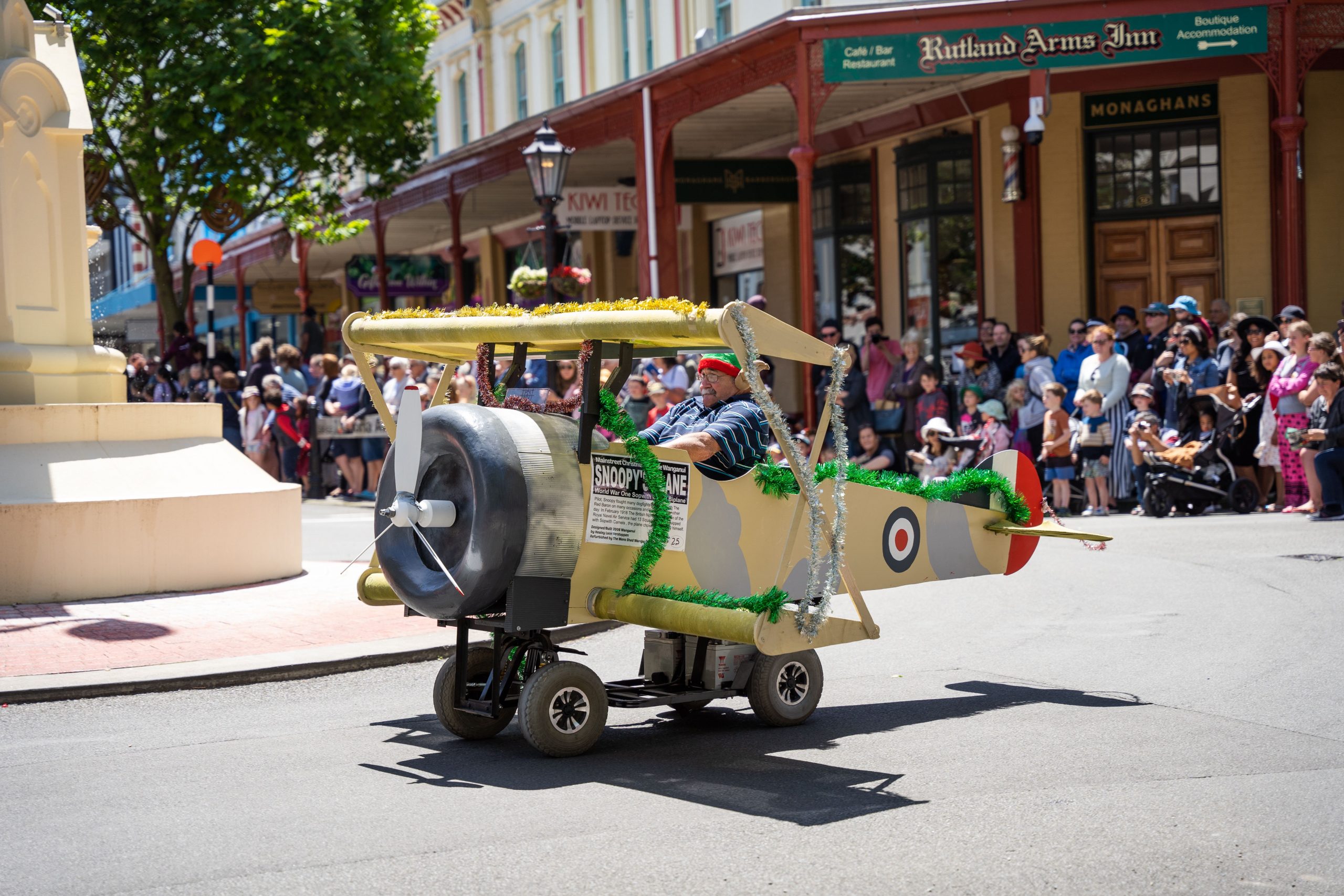 Christmas Parade Snoopy